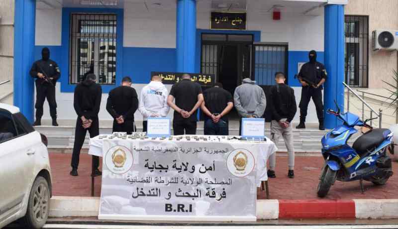 بجاية: تفكيك شبكة إجرامية لترويج المخدرات بينهم امرأة