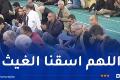 الجزائريون يؤدون صلاة الاستسقاء