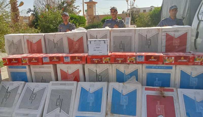 الوادي.. الجمارك تحجز أزيد من 45 ألف علبة سجائر ومواد تبغية مهرّبة