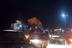 البليدة.. 3 جرحى في حادث إصطدام بين شاحنتين ذات مقطورتين