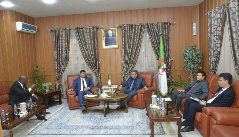 التوظيف وظروف التمدرس محور تباحث وفد من مجلس الأمة مع وزير التربية