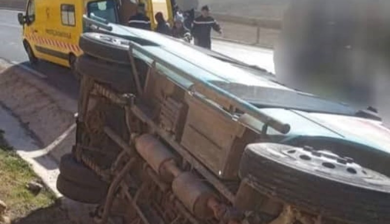 المدية.. 11 جريحا في انحراف وانقلاب حافلة لنقل المسافرين