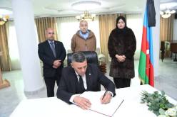 تحطم الطائرة.. رئيس مجموعة الصداقة البرلمانية الجزائر-أذربيجان يوقع على سجل التعازي
