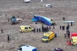 بالفيديو.. أحد الناجين يوجه رسالة لزوجته لحظات قبل سقوط الطائرة الأذربيجانية  