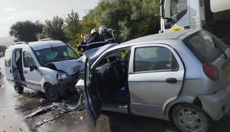 الجلفة.. 5 جرحى في اصطدام بين سيارتين بعين الإبل