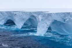 انفصال أكبر جبل جليدي في العالم عن القطب الجنوبي