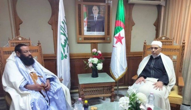 أحد كبار علماء موريتانيا ورمز الطريقة القادرية يزور الجزائر