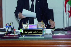 سوق أهراس.. شاب يعتدي على “مير” بالسلاح الأبيض داخل مكتبه