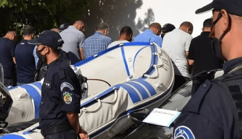 أمن عين تموشنت يحبط محاولة “حرڤة” ويحجز قاربا بمحرك ضخم