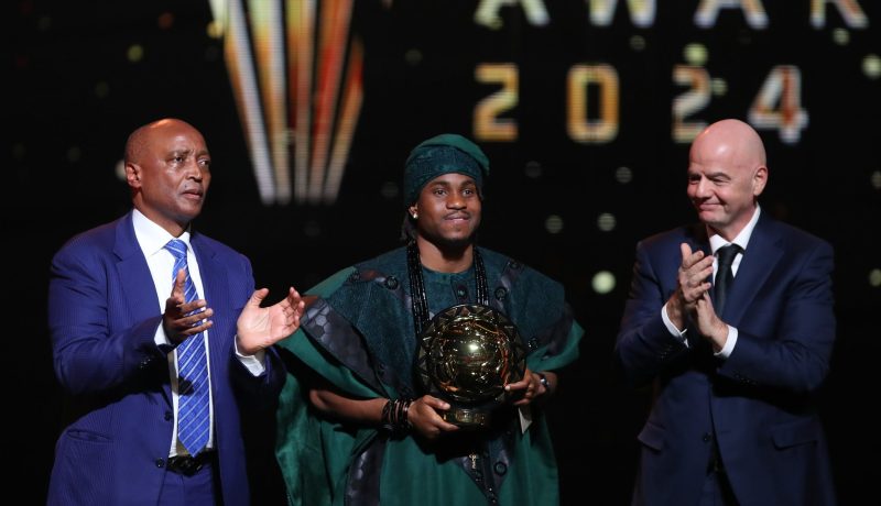 أديمولا لوكمان يتوج بجائزة أفضل لاعب إفريقي لسنة 2024