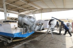 مُسن متهم بإنشاء ورشة تصليح محركات قوارب الصيد والبواخر بدون رخصة