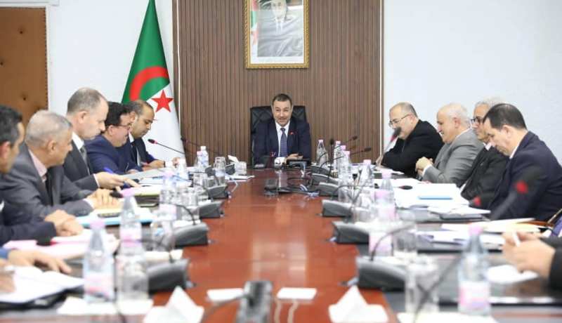 وزير النقل يرأس اجتماعاً حول ضمان الامتثال للمعايير البيئية الجديدة للبواخر