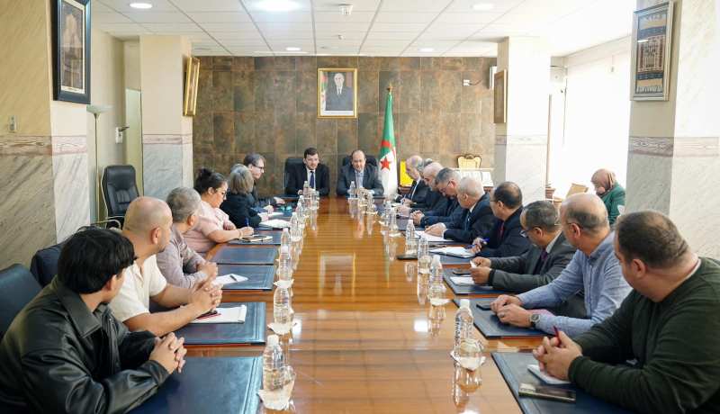 تخصيص مركز امتياز وطني للتكوين وتطوير المهارات في مهن النسيج والجلود بالبويرة