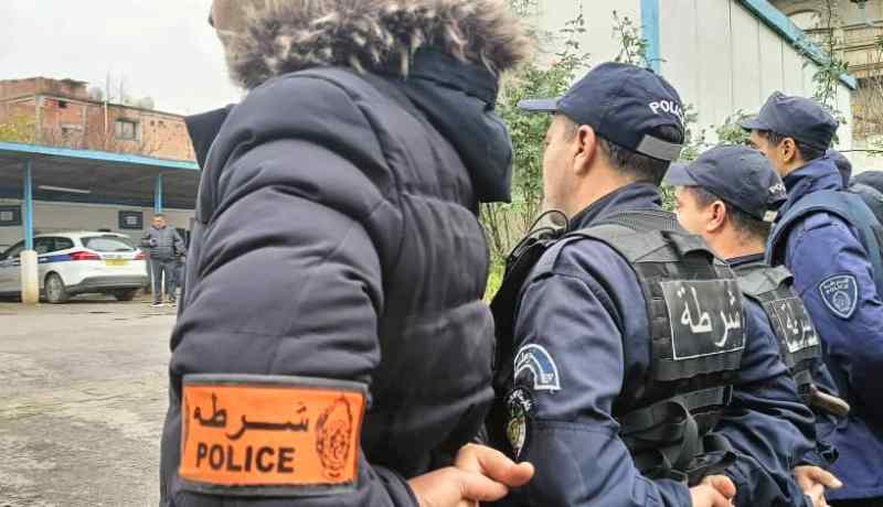 البليدة: الإطاحة بمروجي مخدرات ومهلوسات في بوفاريك