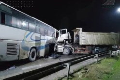 15 جريحا إثر اصطدام بين شاحنة وحافلة لنقل المسافرين بميلة