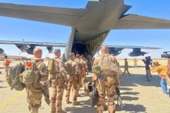 التشاد.. 120 جنديا فرنسيا يغادرون قاعدة “أبيشي” نهائيا