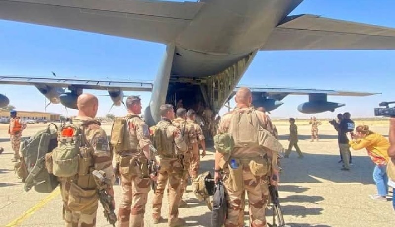 التشاد.. 120 جنديا فرنسيا يغادرون قاعدة “أبيشي” نهائيا