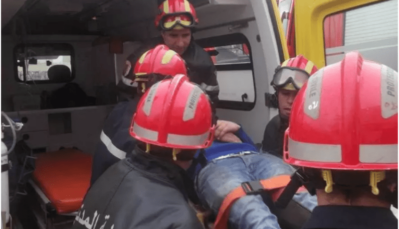 وفاة 3 أشخاص وإصابة اثنين آخرين في حادث دهس شاحنة لنقل السيارات بالطارف