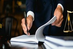 والدي لا يهتم لمصيري بعد أن انكسر ظهري..