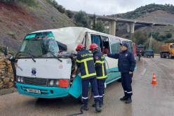 3 ضحايا إثر اصطدام شاحنة وحافلة بالمدية