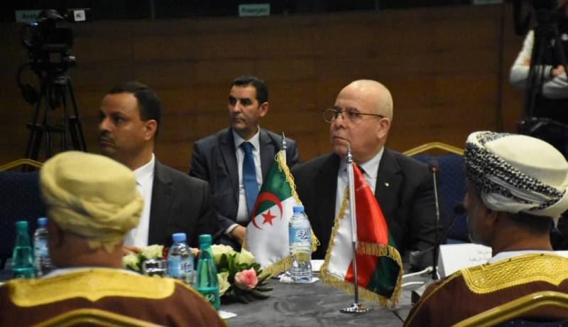 وزير الفلاحة يترأس لقاء عمل مع وفد وزاري عماني