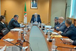 إجتماع عمل لعرض المشروع التمهيدي لقانون تموين وضبط السوق الوطنية