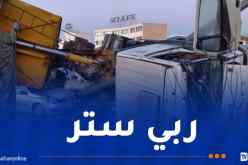 انقلاب شاحنة وسقوطها على سيارة بسطيف