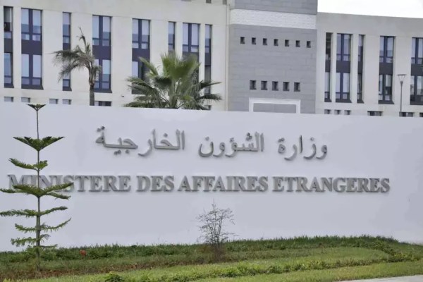 الجزائر تدين الهجوم على سفينة سعودية في البحر الأحمر وتدعو إلى خفض التصعيد