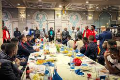 بالصور.. سفير موزمبيق لدى الجزائر يستقبل منتخب بلاده