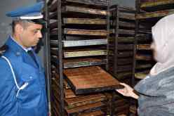 الشلف : حجز كمية معتبرة من قلب اللوز بورشة تنعدم فيها النظافة