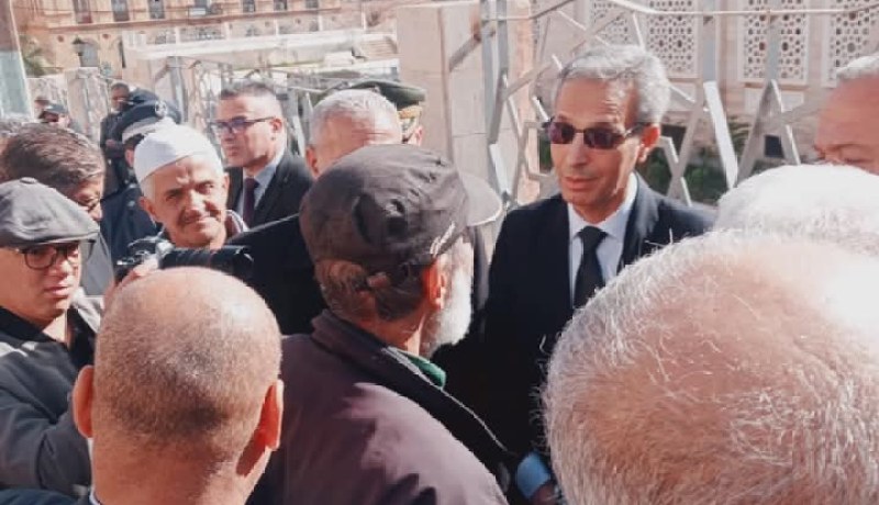 وزير الثقافة والفنون ينقل تعازي رئيس الجمهورية إلى عائلة المرحوم حمزة فيغولي بتيارت