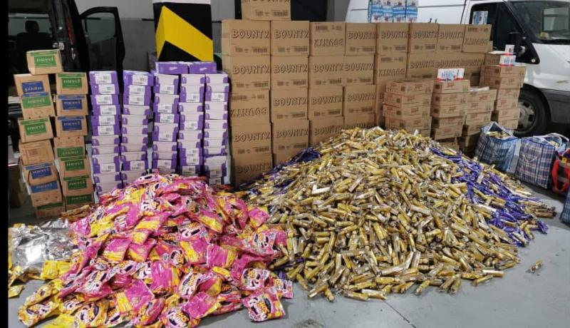 وهران.. حجز بضائع تجارية حاول مسافر تمريرها عبر رحلة قادمة من فرنسا