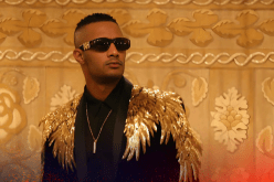 بالفيديو.. محمد رمضان يرتدي ملابس مصنوعة بالكامل من الذهب!