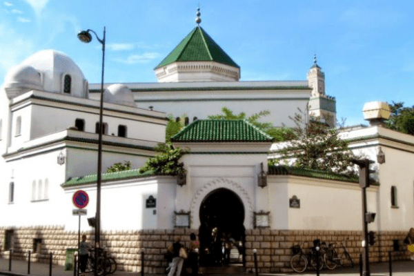 مسجد باريس يعلن غدا الأربعاء أوّل أيام رمضان المبارك