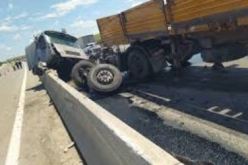 سطيف.. قتيل في انحراف شاحنة واصطدامها بسيارة وشاحنة جرّ في العلمة