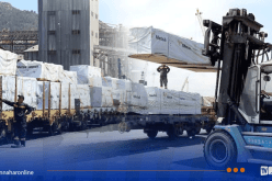 بجاية.. الشروع في تفريغ الميناء من حمولات الخشب نقلها الى منطقة الفسحة