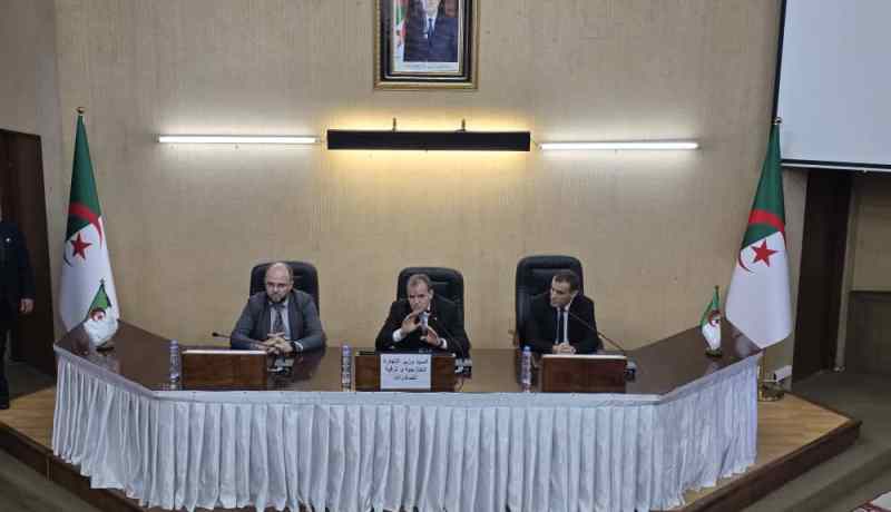 رزيق يسلّم وثائق التوطين البنكي لمستوردي الموز