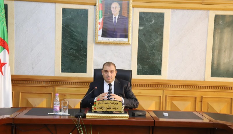 وزير العدل: الدولة حريصة على التكفل بانشغالات أمناء الضبط ومنحهم الأولية في سكنات وظيفية