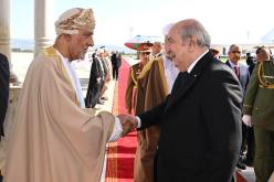 رئيس الجمهورية يُودع سلطان عمان بمطار الجزائر