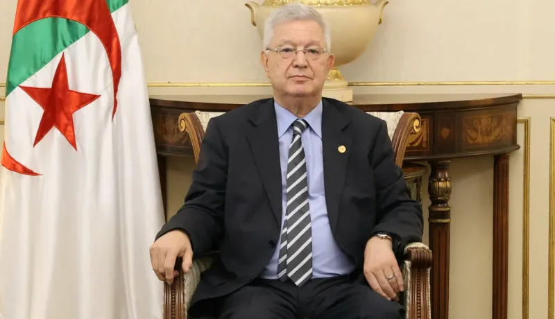 عزوز ناصري يُوقع على سجل التعازي إثر وفاة الرئيس الفيتنامي الأسبق
