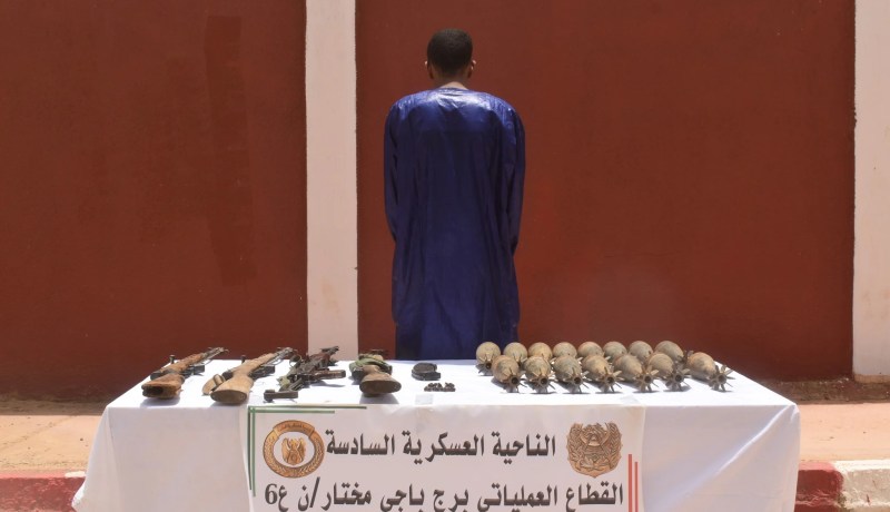 إرهابي المكنى “أبو ياسين” يسلم نفسه للسلطات العسكرية ببرج باجي مختار