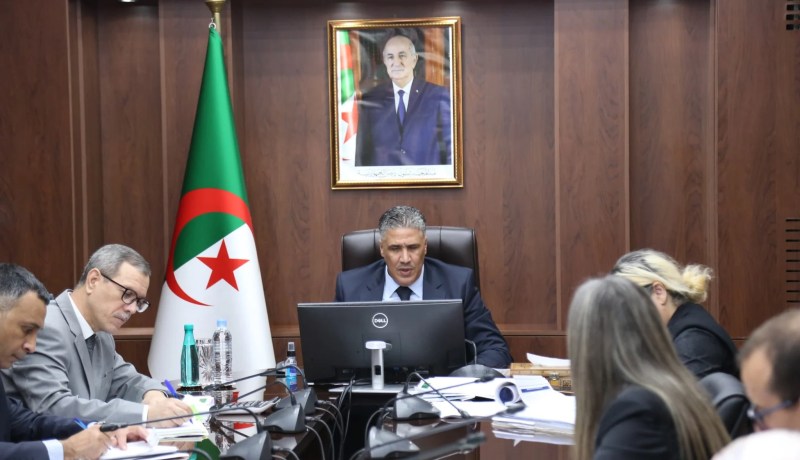 وزير السكن يترأس اجتماعا هاما يخص 4 مدن