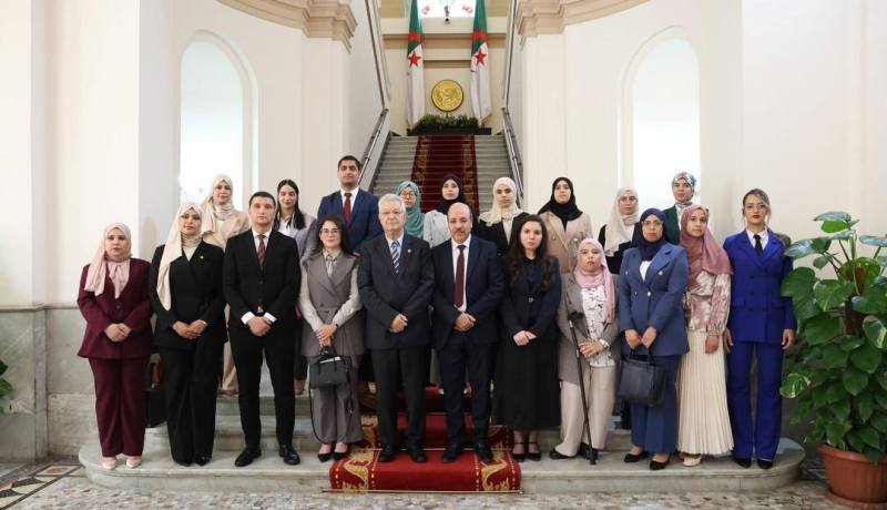 بالصور .. تلاميذ المدرسة العليا للإدارة يزورون هيئات ومؤسسات عمومية في سياق البرنامج البيداغوجي