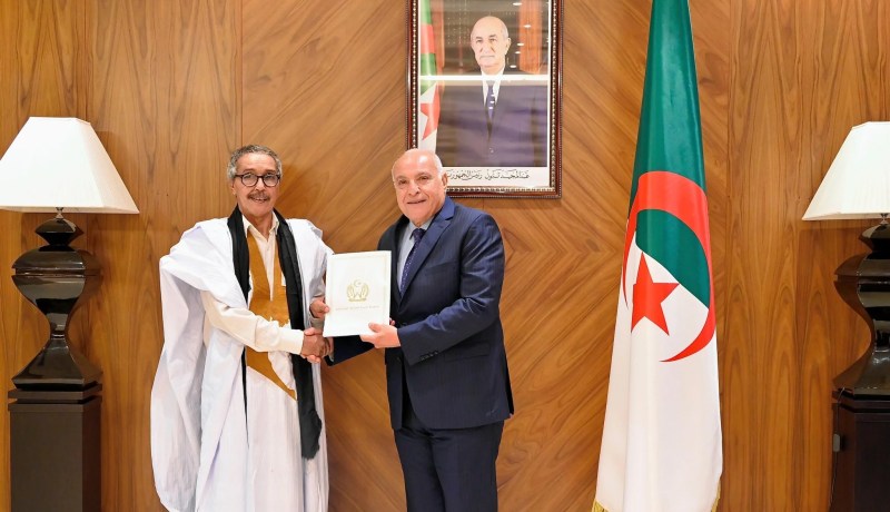 وزير الخارجية يتسلّم نسخ أوراق اعتماد سفراء جدد