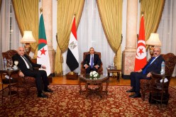 عطاف يشارك في اجتماع بالقاهرة بشأن الأزمة في ليبيا