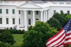 ترامب يُقيل عشرات من موظفي الأمن القومي