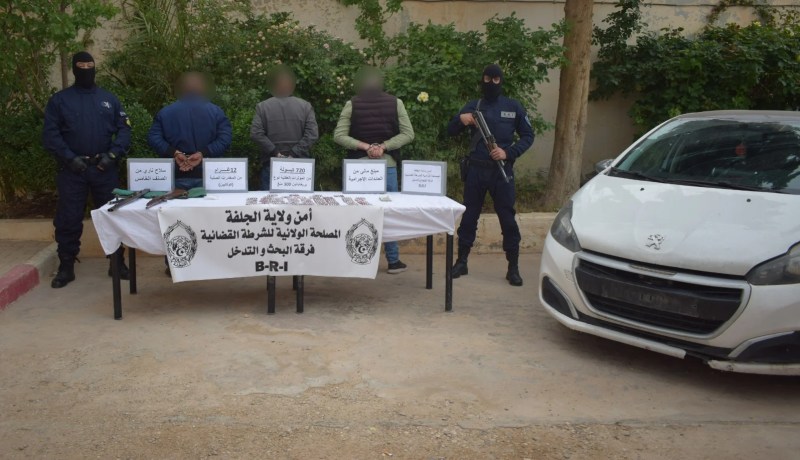 الجلفة.. توقيف 3 أشخاص وحجز مهلوسات، كوكايين وسلاح ناري