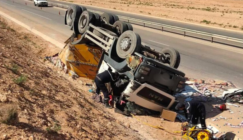 إنقلاب شاحنة في الجلفة ووفاة السائق