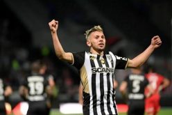 ناد عربي يقترب من حسم صفقة الملالي