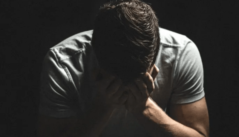 خطيبتي تضيق عليّ الخناق وتقهرني